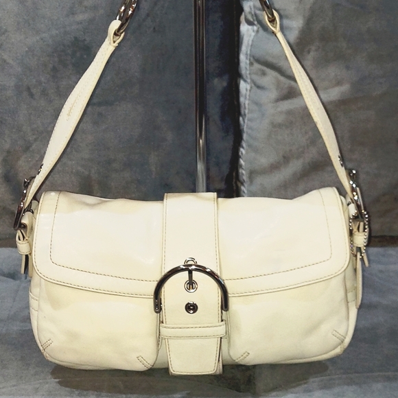 Coach Handbags - VINTAGE COACH SOHO WHITE LEATHER TOTE / SHOULDER BAG ADJUSTABLE BUCKLE HANDLES
